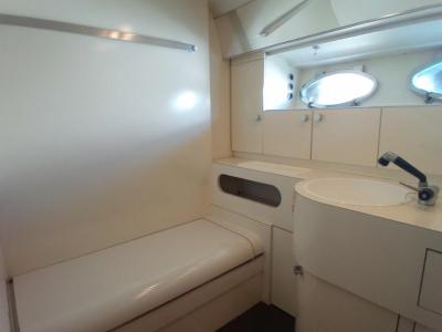 Ferretti Cherokee 50 yate a motor abierto barco en alta mar amarre de barco posible toma de control 