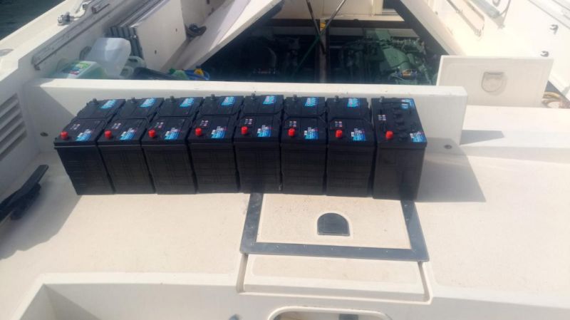 Ferretti Cherokee 50 yate a motor abierto barco en alta mar amarre de barco posible toma de control 