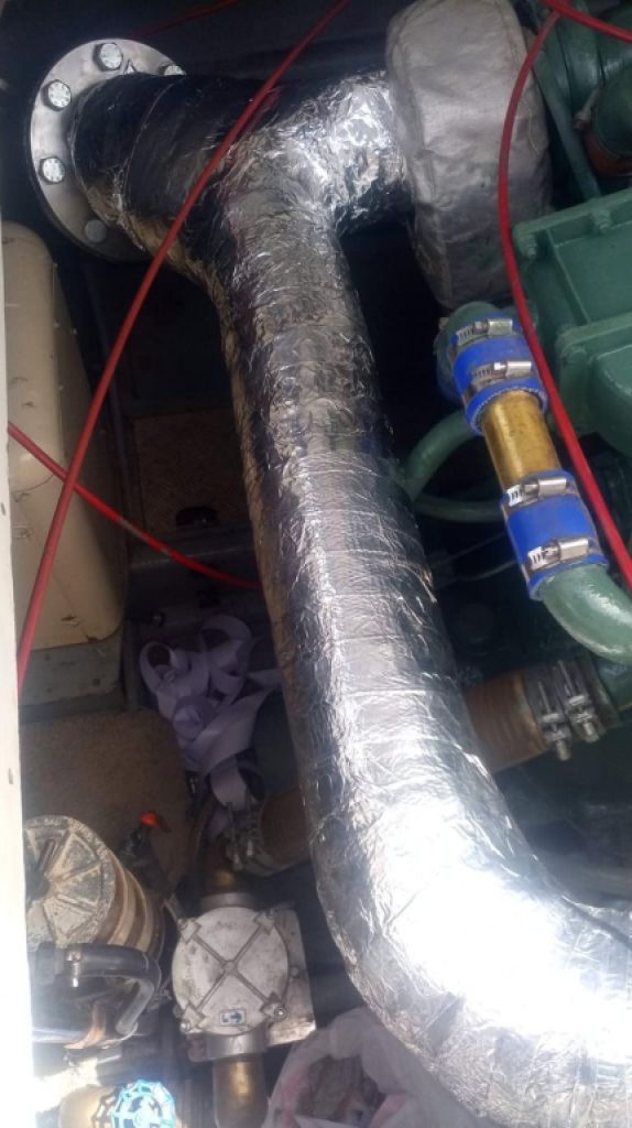 Ferretti Cherokee 50 yate a motor abierto barco en alta mar amarre de barco posible toma de control 