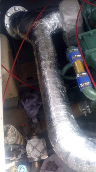 Ferretti Cherokee 50 yate a motor abierto barco en alta mar amarre de barco posible toma de control 