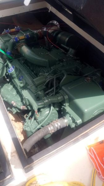 Ferretti Cherokee 50 yate a motor abierto barco en alta mar amarre de barco posible toma de control 