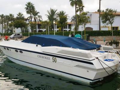 Ferretti Cherokee 50 yate a motor abierto barco en alta mar amarre de barco posible toma de control 