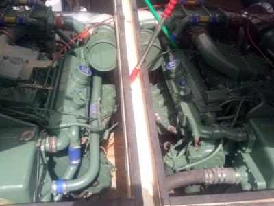 Ferretti Cherokee 50 yate a motor abierto barco en alta mar amarre de barco posible toma de control 