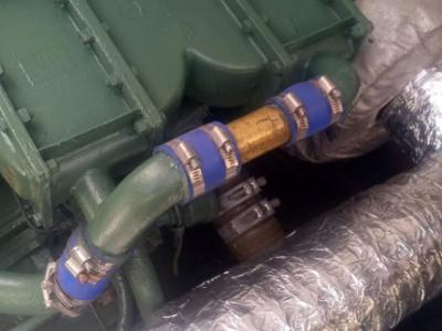 Ferretti Cherokee 50 yate a motor abierto barco en alta mar amarre de barco posible toma de control 