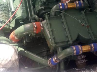 Ferretti Cherokee 50 yate a motor abierto barco en alta mar amarre de barco posible toma de control 