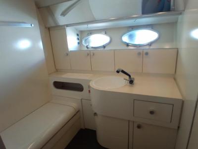 Ferretti Cherokee 50 yate a motor abierto barco en alta mar amarre de barco posible toma de control 