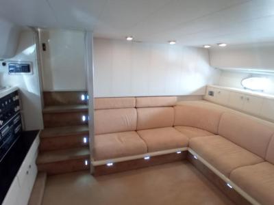 Ferretti Cherokee 50 yate a motor abierto barco en alta mar amarre de barco posible toma de control 