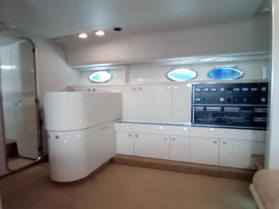 Ferretti Cherokee 50 yate a motor abierto barco en alta mar amarre de barco posible toma de control 