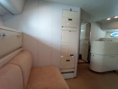 Ferretti Cherokee 50 yate a motor abierto barco en alta mar amarre de barco posible toma de control 