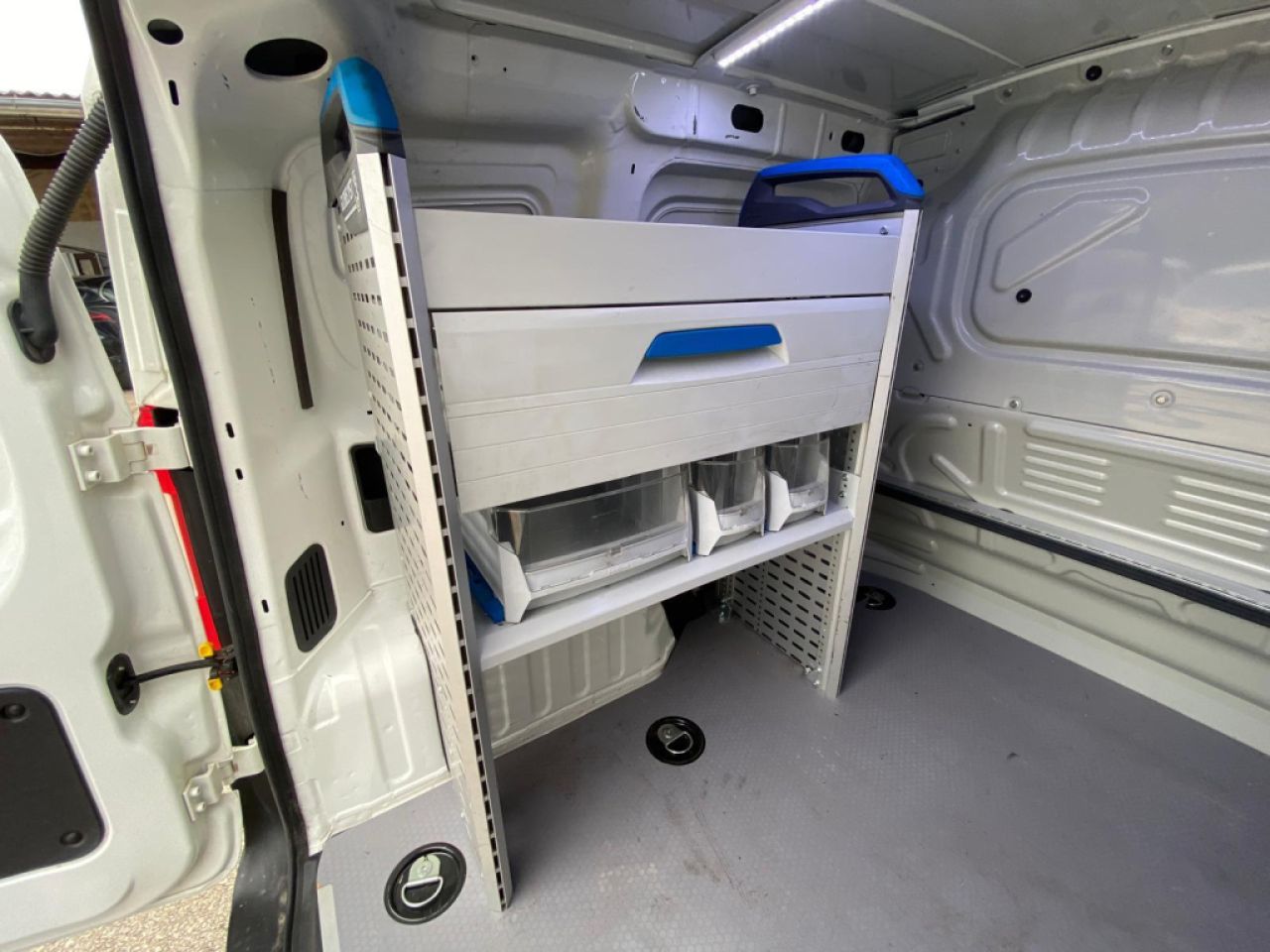 Fiat Fiorino Cargo 80Cv mit REGALSYSTEMEN
