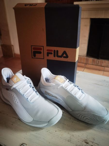 Fila zapatilla deportiva nueva en su embalaje original