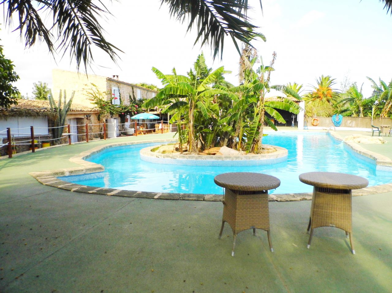 Finca mit 23 Plätzen / Lizenz mit Pool und vielen Extras bei Cala de Mallorca ---- F 50 CM