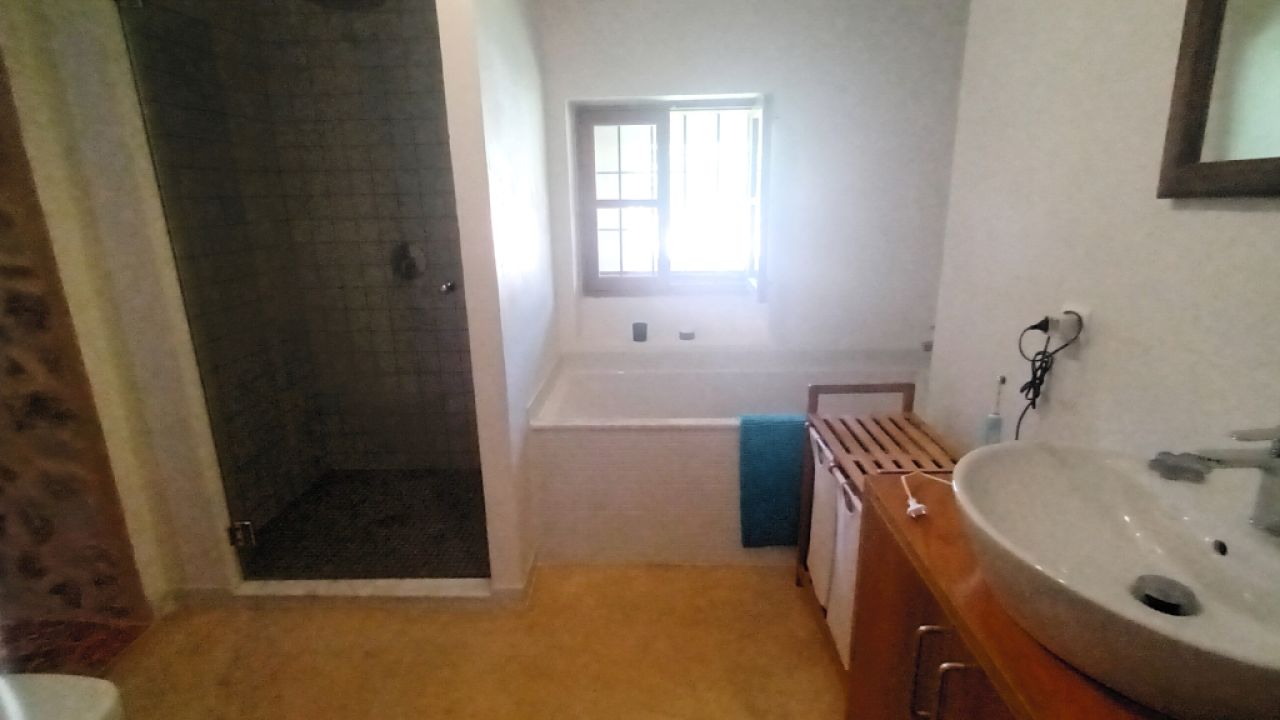 Finca mit sep. Apartment, Garage, Pool und Carport bei Cas Concos --- F 275