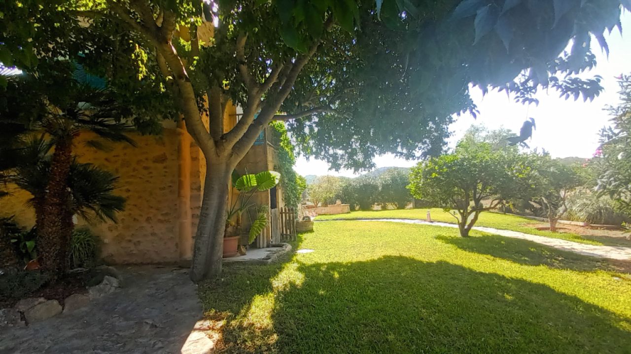 Finca mit sep. Apartment, Garage, Pool und Carport bei Cas Concos --- F 275