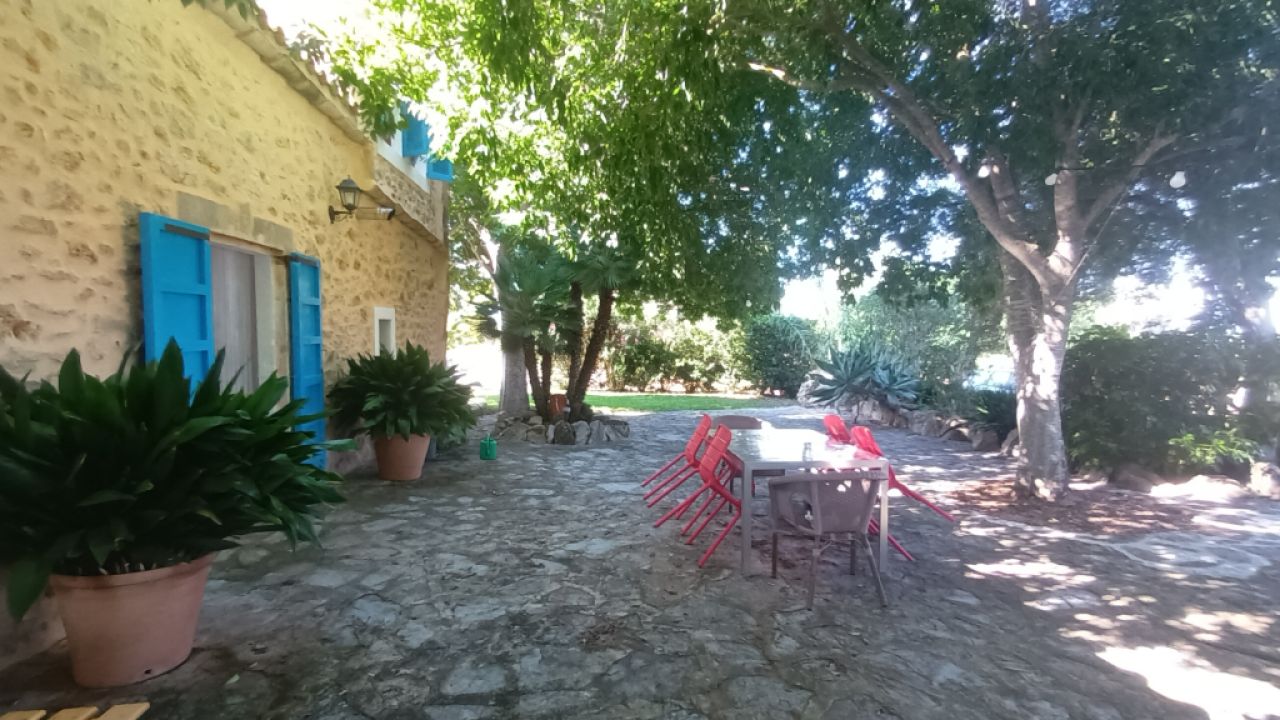 Finca mit sep. Apartment, Garage, Pool und Carport bei Cas Concos --- F 275