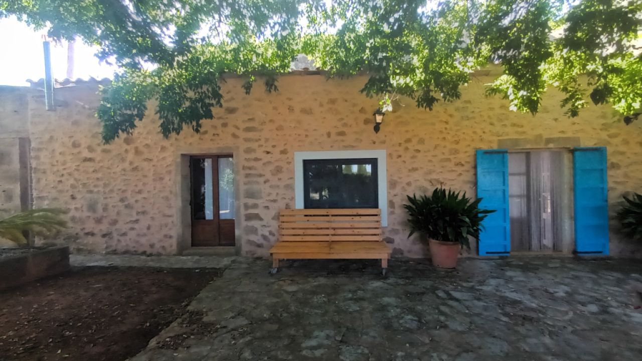 Finca mit sep. Apartment, Garage, Pool und Carport bei Cas Concos --- F 275