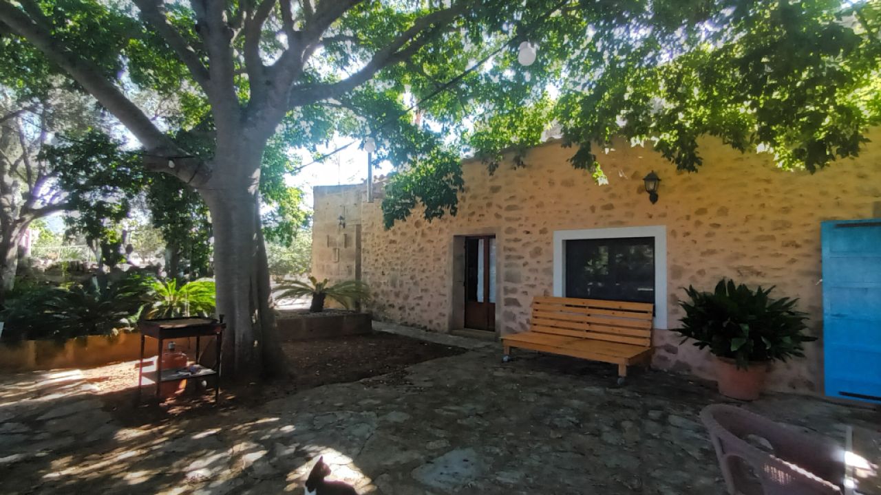 Finca mit sep. Apartment, Garage, Pool und Carport bei Cas Concos --- F 275