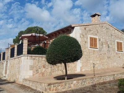 Finca for rent in an elevated quiet location near Manacor