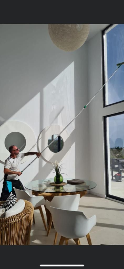 Finca service, pool & garden maintenance, renovations.