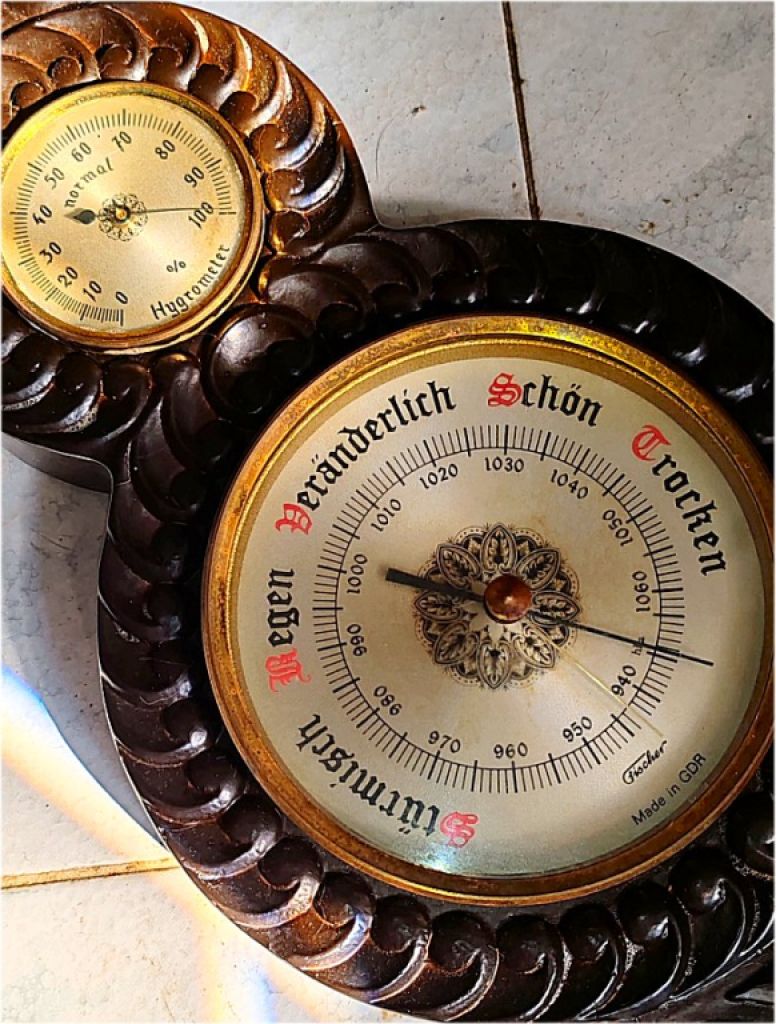 Fischer weather station consisting of thermometer, hygrometer and barometer