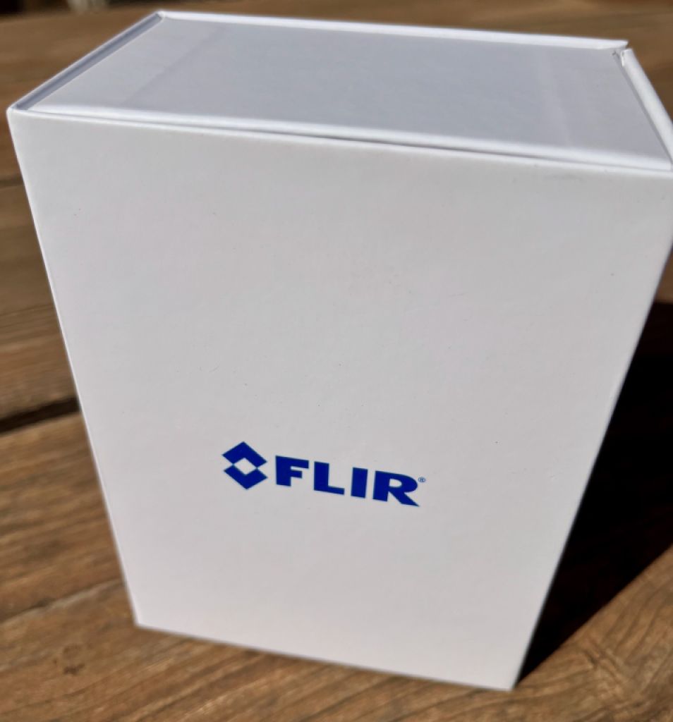 FLIR thermal imaging camera – precise thermography in compact form