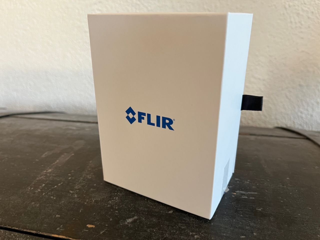 FLIR thermal imaging camera – precise thermography in compact form