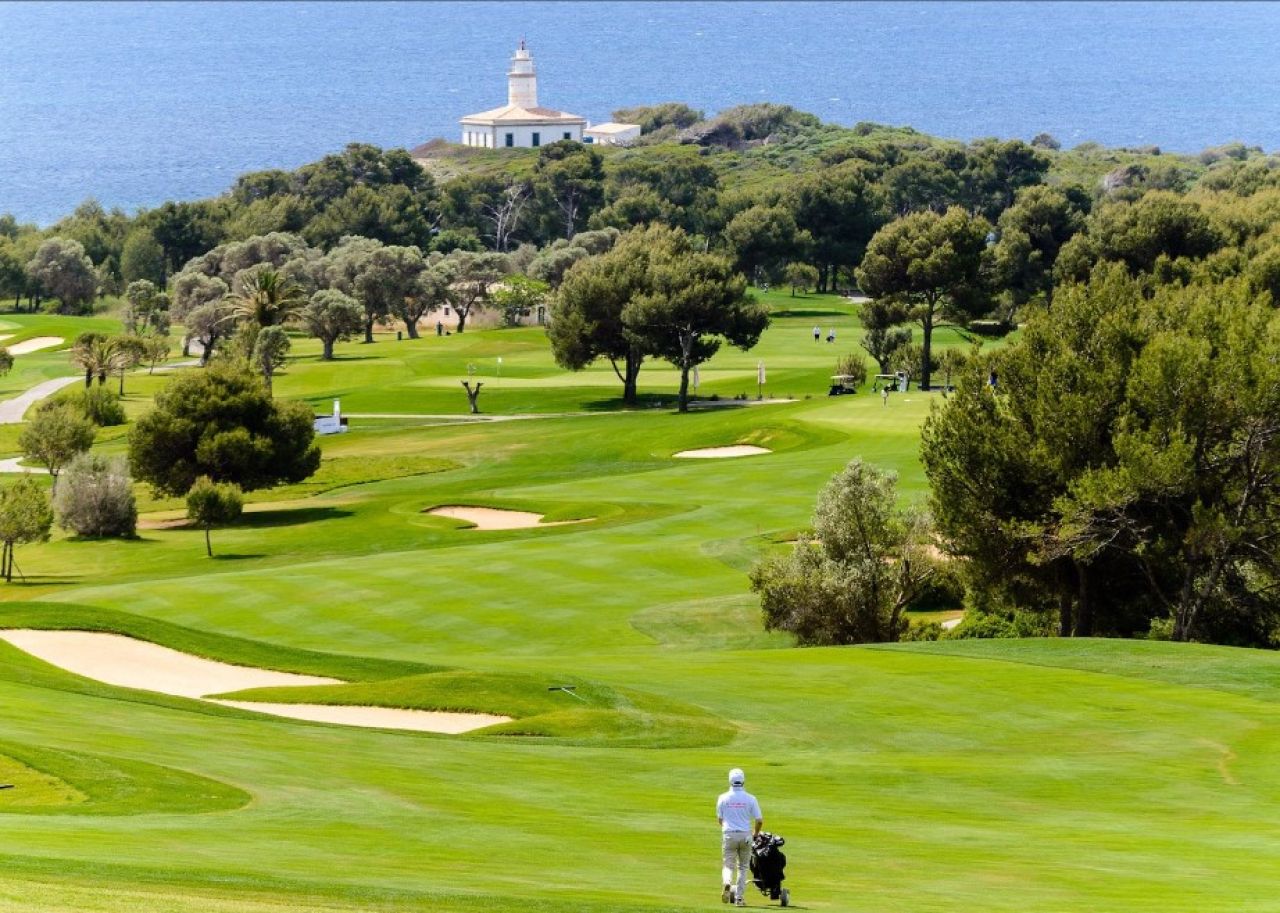 Freistehendes Haus in zweiter Linie in Alcanada mit Pool und Blick auf das Meer/Bucht nach Südosten