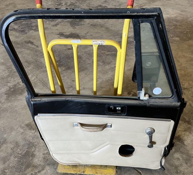 Para un Jeep Wrangler YJ, techo rígido y puertas de acero (Re + Li)