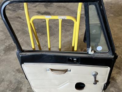Para un Jeep Wrangler YJ, techo rígido y puertas de acero (Re + Li)