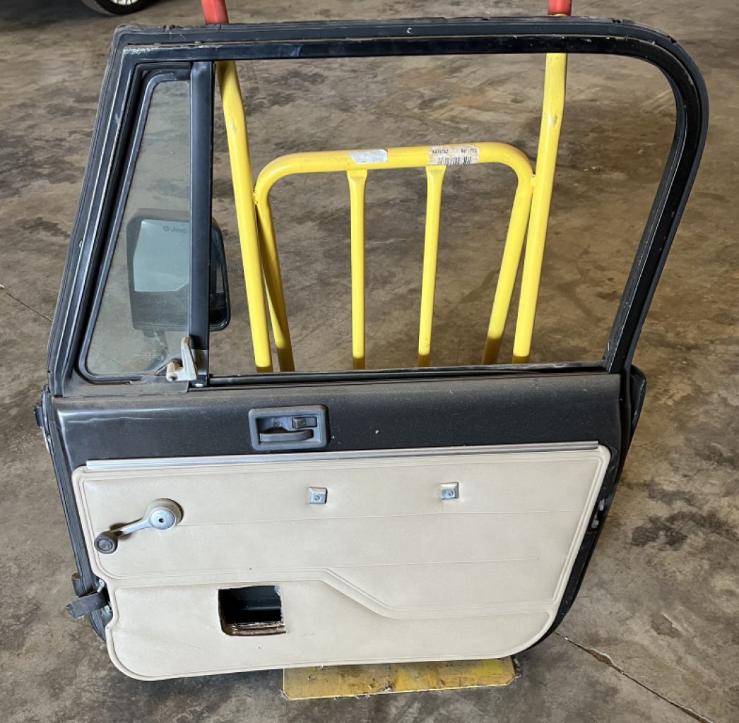 Para un Jeep Wrangler YJ, techo rígido y puertas de acero (Re + Li)