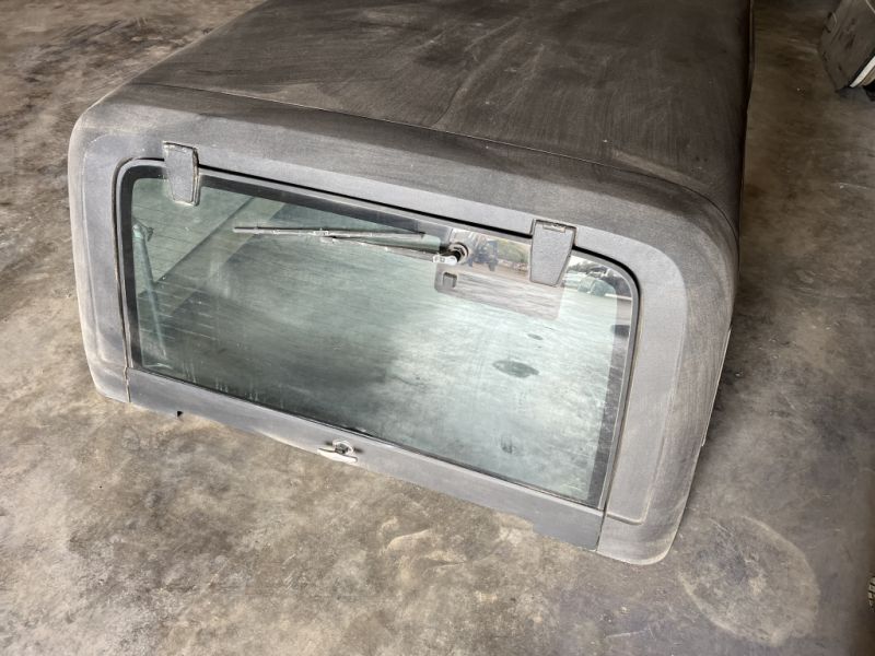 Para un Jeep Wrangler YJ, techo rígido y puertas de acero (Re + Li)