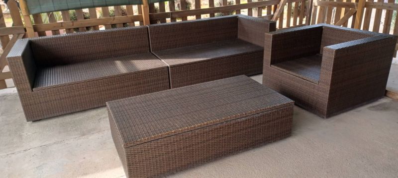 Gartensofa.