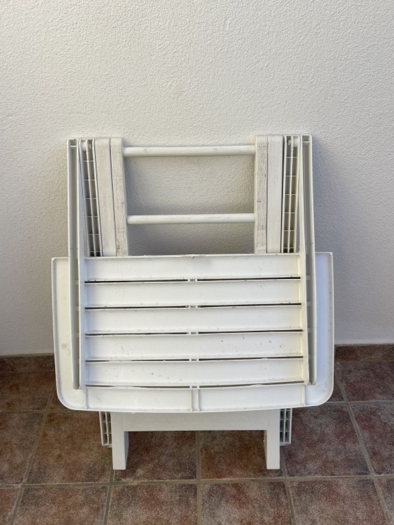 Rectangular plastic garden table white