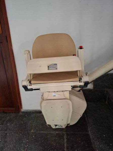 gebrauchter elektischer Treppenlift der Firma Otis