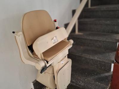 gebrauchter elektischer Treppenlift der Firma Otis