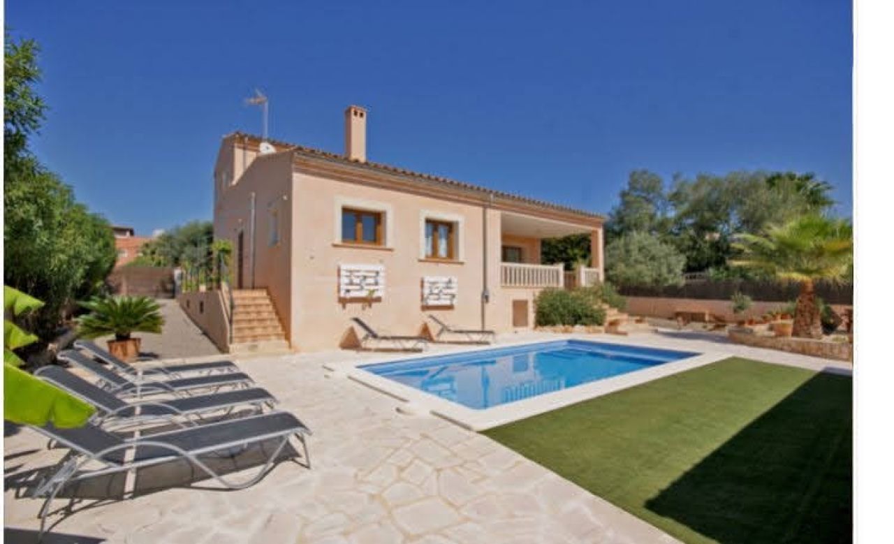Well-kept chalet in the countryside with pool and AC near Porto Colom -- CH 19