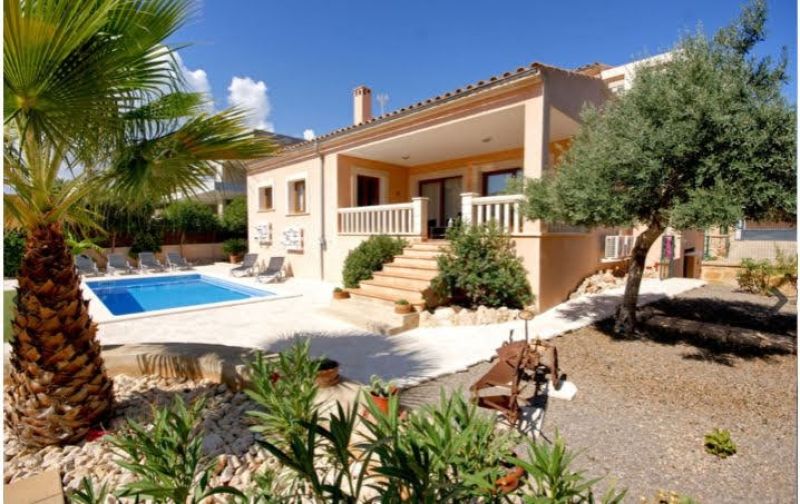 Well-kept chalet in the countryside with pool and AC near Porto Colom -- CH 19