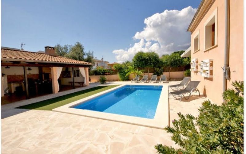Well-kept chalet in the countryside with pool and AC near Porto Colom -- CH 19