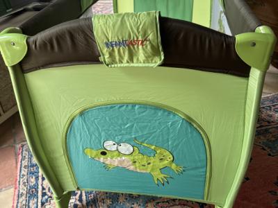 Well-maintained travel baby/toddler cot from the brand IMFANTASTIC