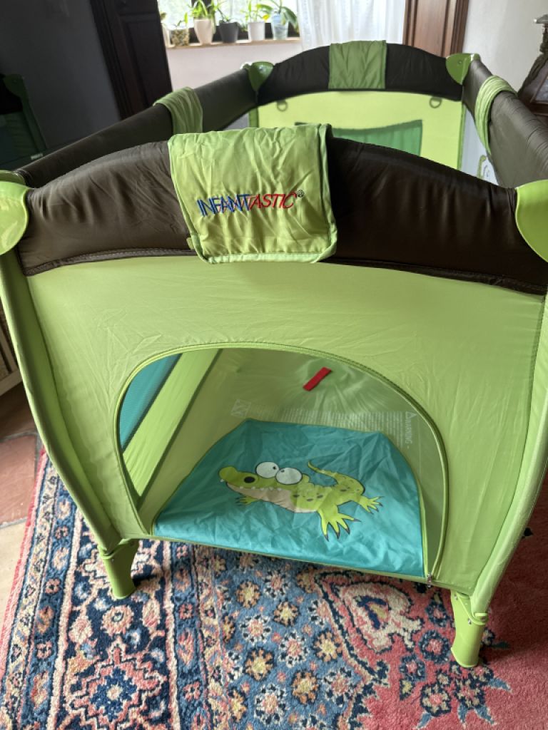 Gepflegtes Reise Baby-/Kleinkinderbett der Marke IMFANTASTIC