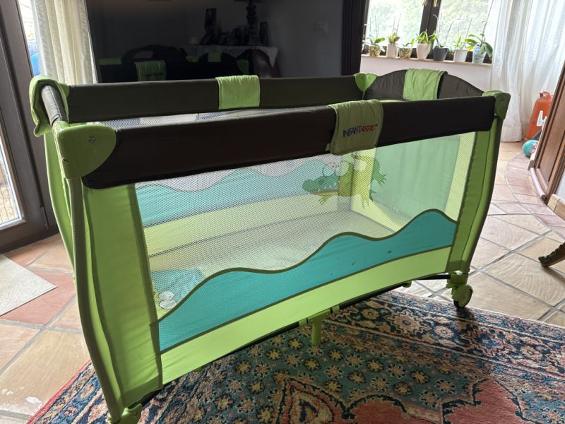 Gepflegtes Reise Baby-/Kleinkinderbett der Marke IMFANTASTIC