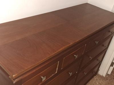 Geräumige Kommode / breite Kommode