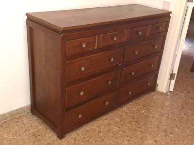 Geräumige Kommode / breite Kommode