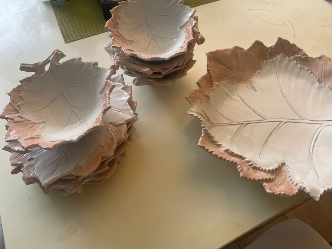 Vajilla, vasos, ollas, accesorios de decoración