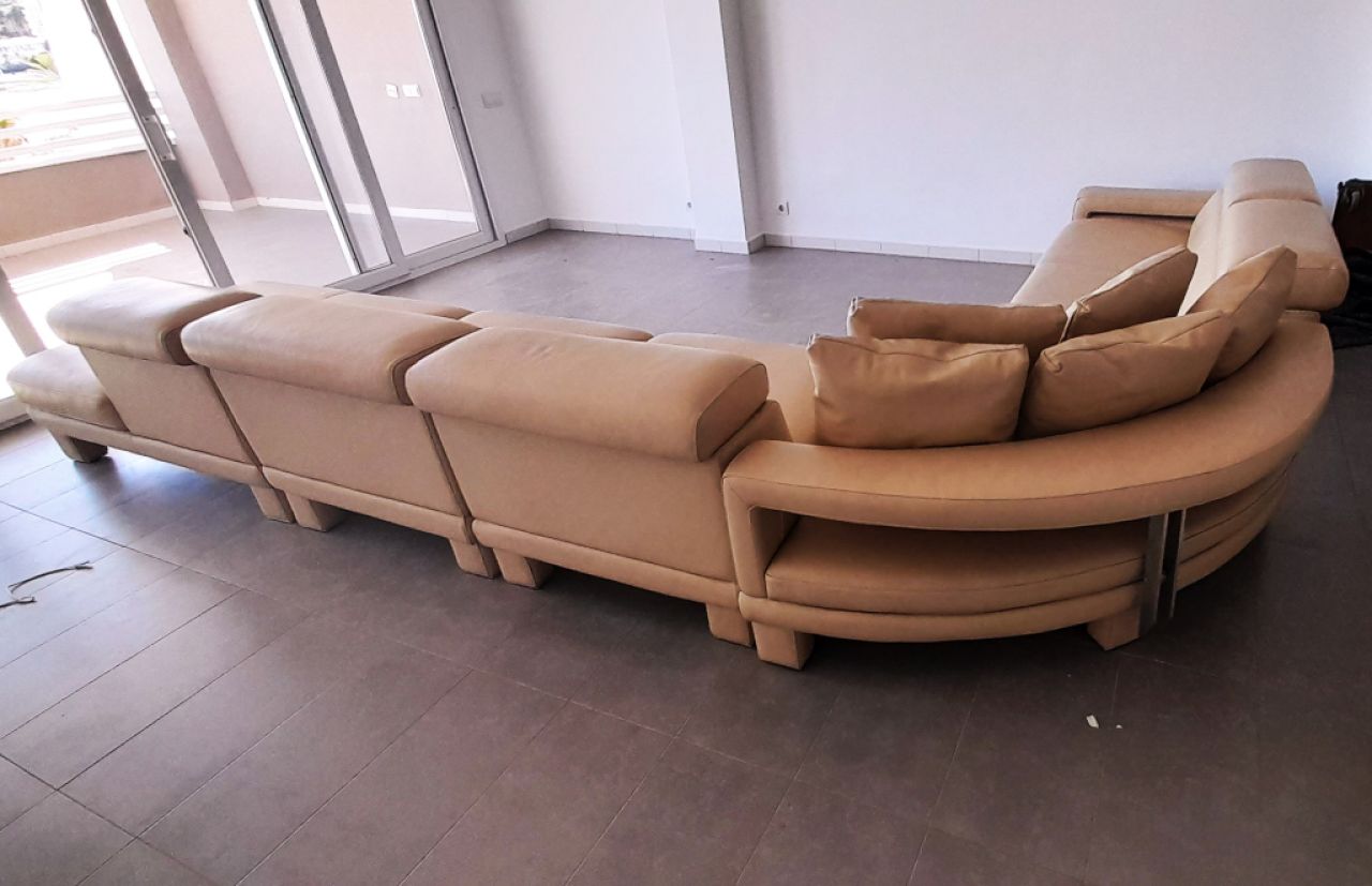 Gigantisches Echtledersofa