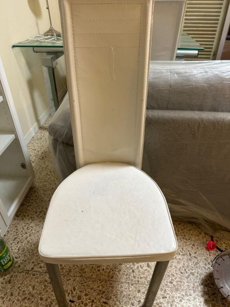 Glastisch 80×140 und 4 Stühle Kunstleder