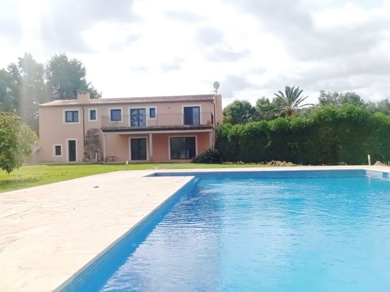 Large finca with 2 sep units, heating and pool near Felanitx --F 46