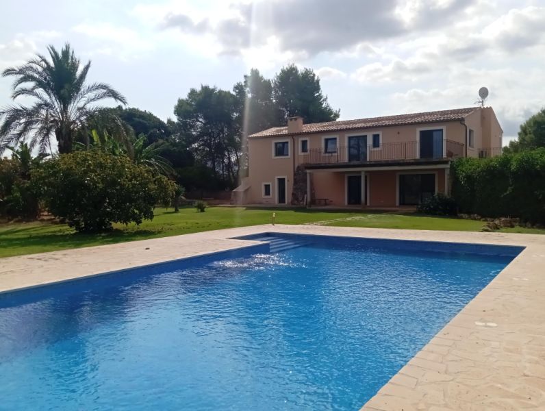 Large finca with 2 sep units, heating and pool near Felanitx --F 46
