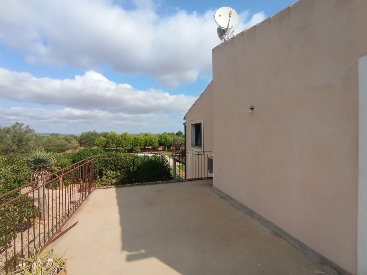 Large finca with 2 sep units, heating and pool near Felanitx --F 46