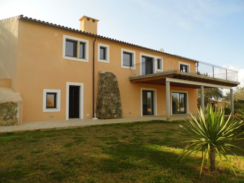 Large finca with 2 sep units, heating and pool near Felanitx --F 46